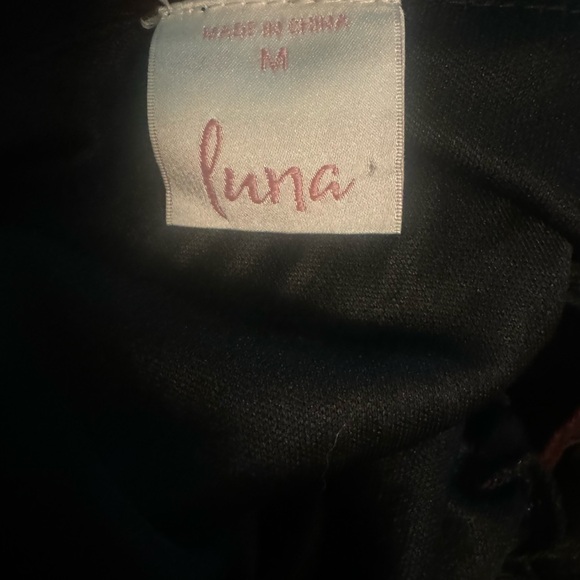 Luna Dress Black Red Floral Roses Medium Polyester Ruffle Neckline Knee Length - Picture 8 of 10